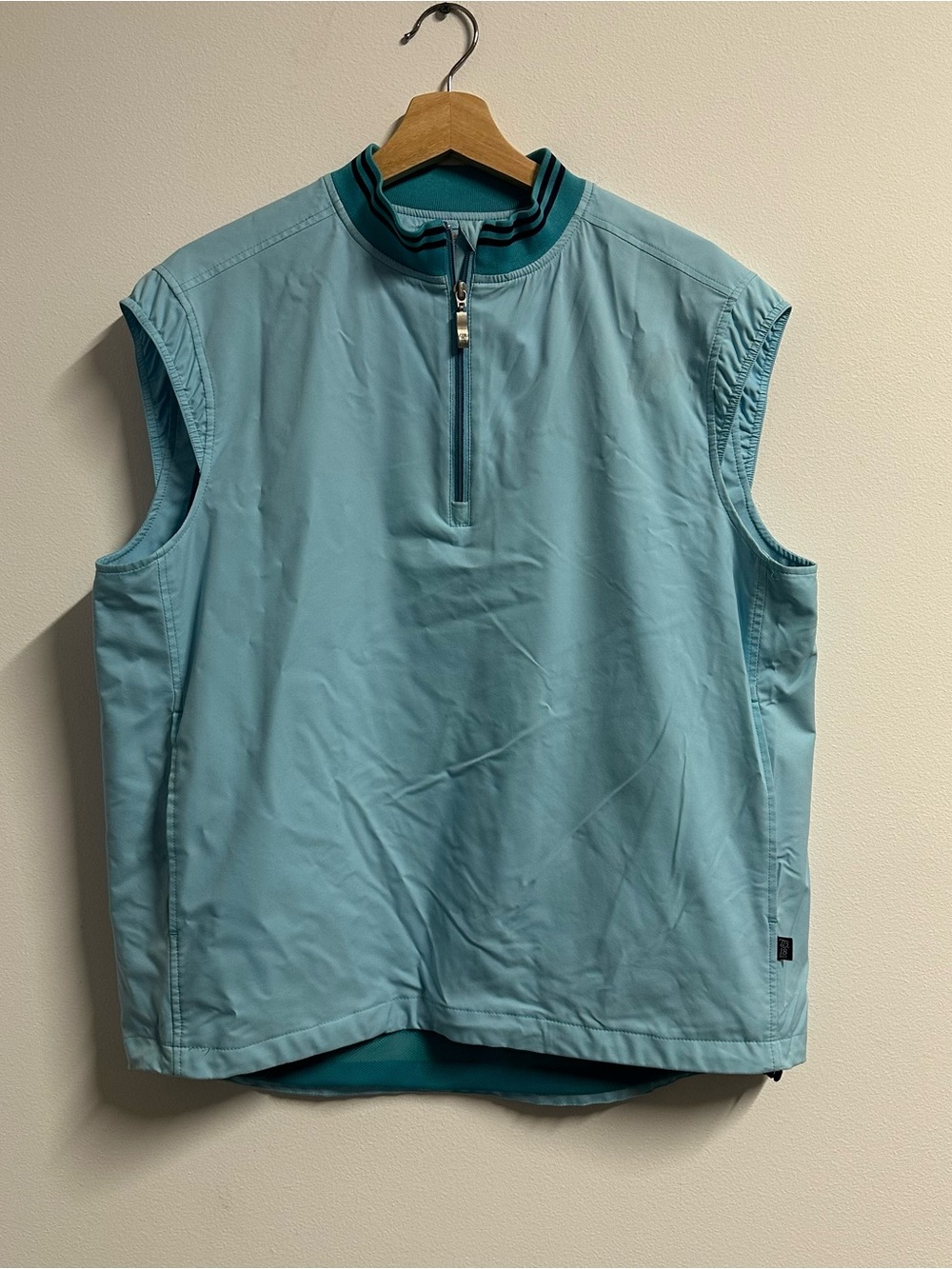 Tommy Bahama Nylon Light Blue Golf Vest Size Medium